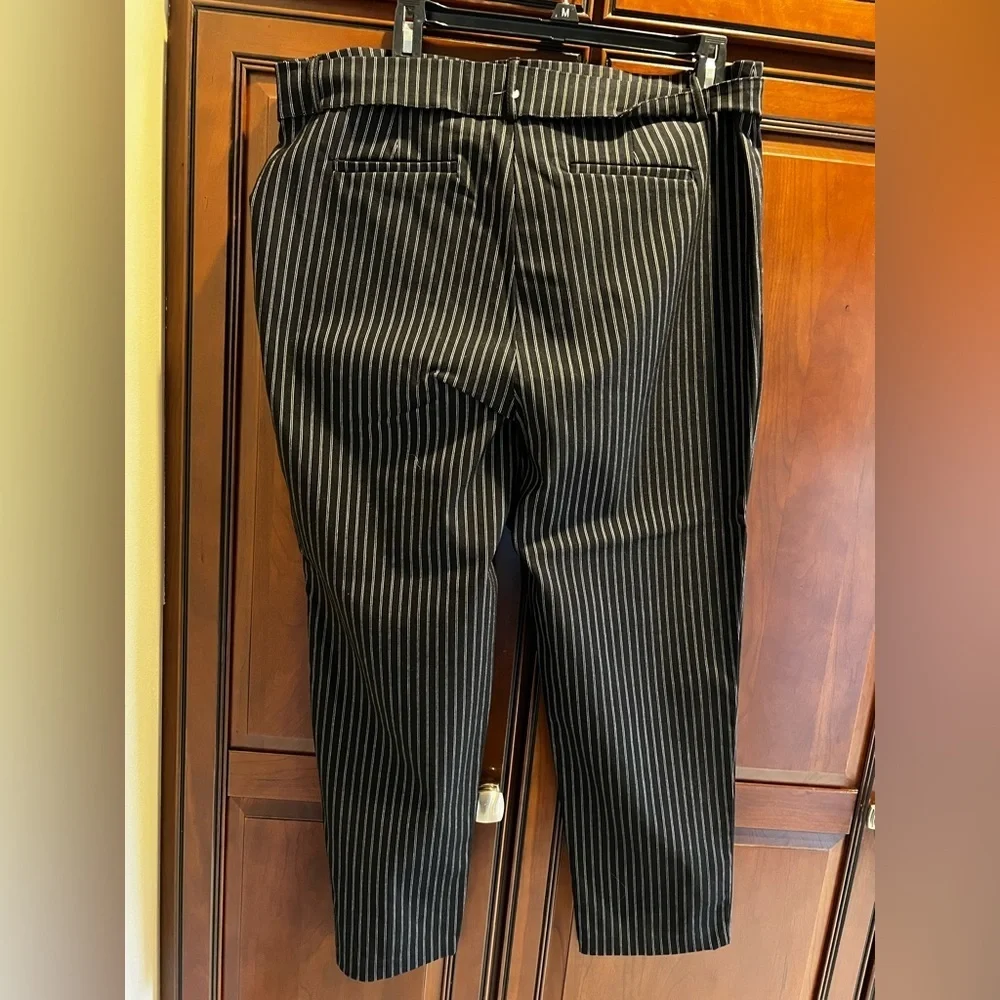 NWT Linda Matthews Black/White Pinstripe Stretch Pants w/Tie Belt - 16